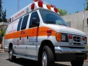 طعن جندي صهيوني وإصابة ثلاثة فلسطينيين بالرصاص